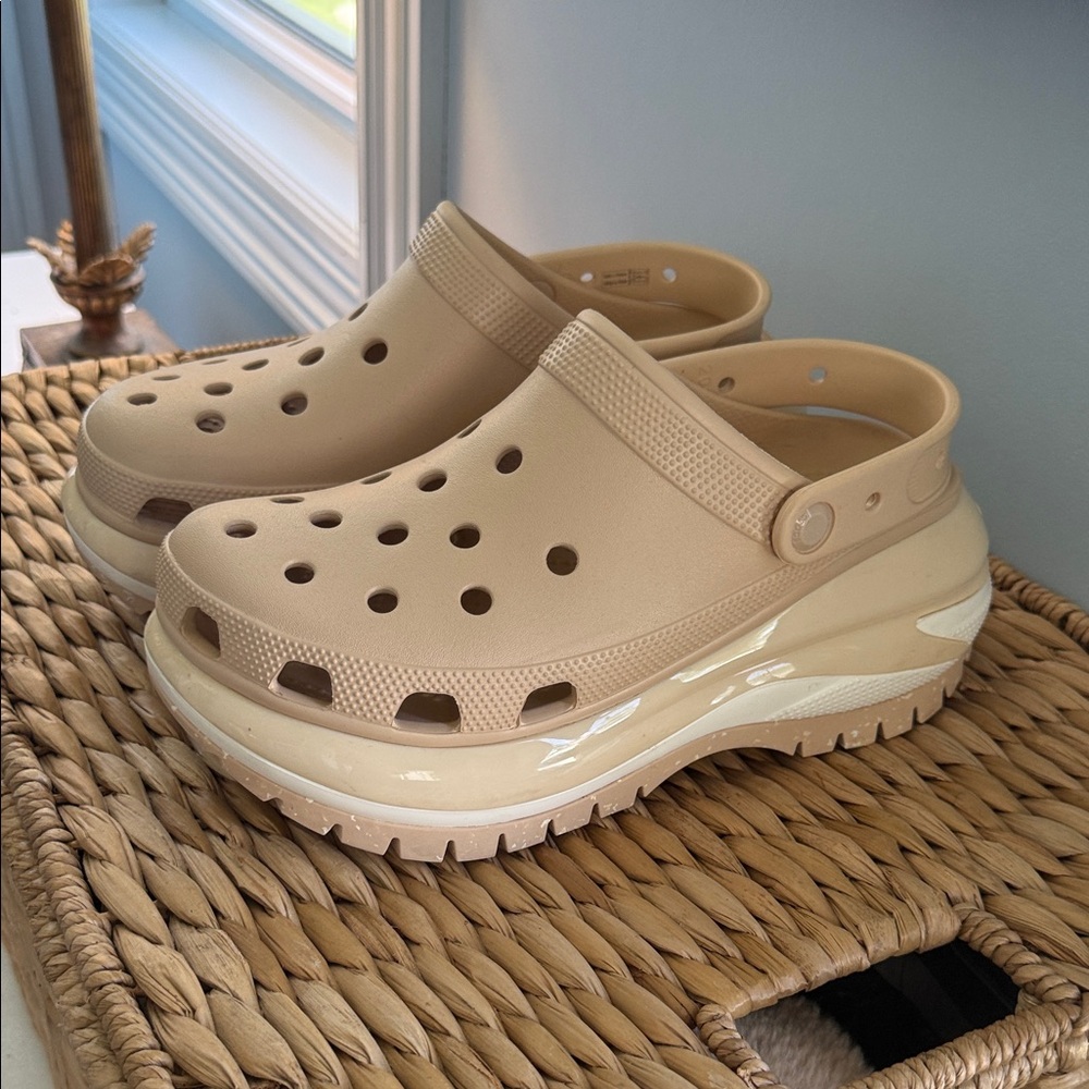 CROCS Women's Mega Crush Platform Clog in Bone